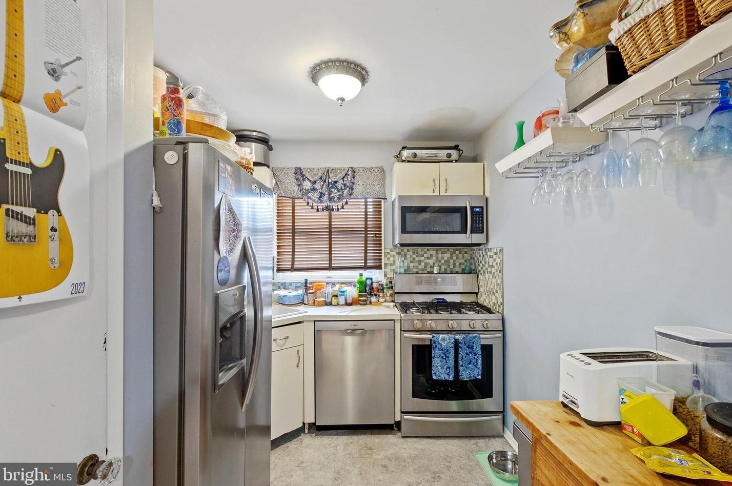 30 Ginger Ct, Tinton Falls, NJ 07724
