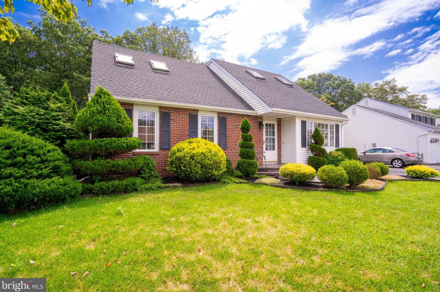 17 Laurel Crest Dr, Wall Township, NJ 07731-2632