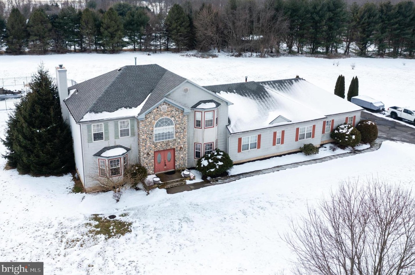 15 Yeger Dr, Upper Freehold, NJ 08501