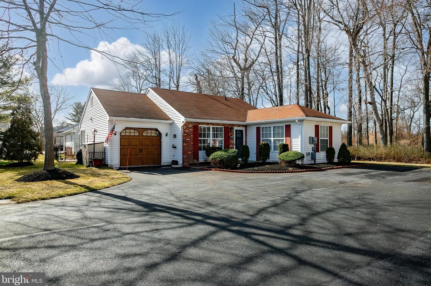 67 Farnworth Close, East Freehold, NJ 07728