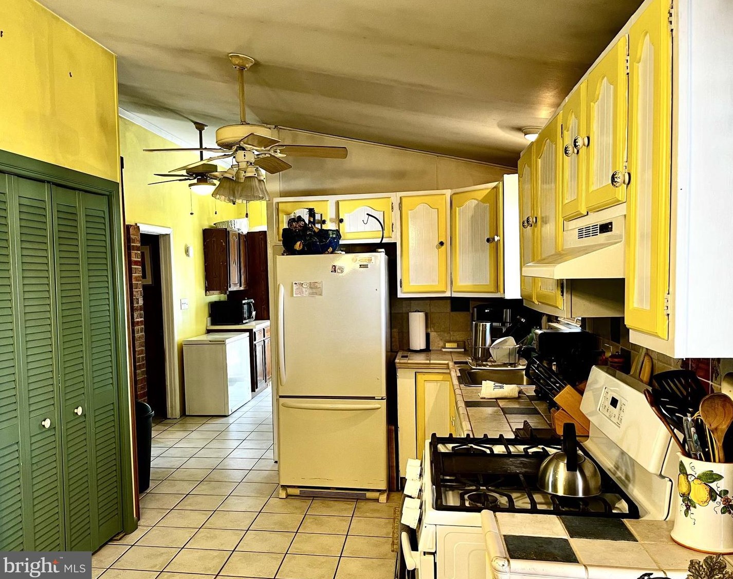 9 Gordon St, Upper Freehold, NJ 08501-1632