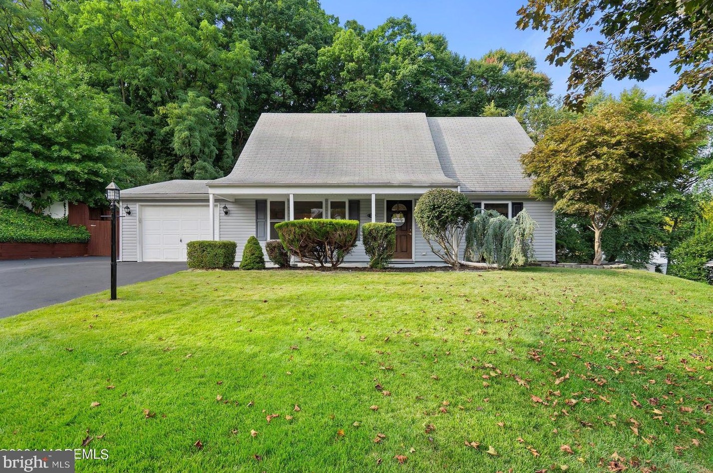 51 Innerhill Ln, Matawan, NJ 07747