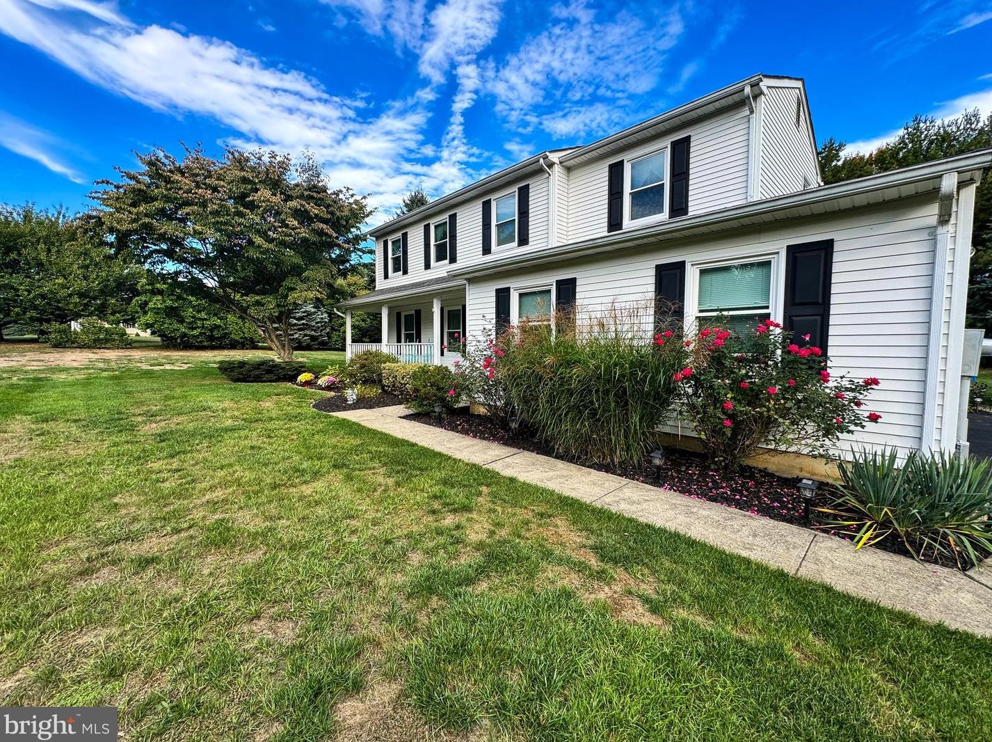 15 Long Acre Dr, Upper Freehold Township, NJ 08514-1621