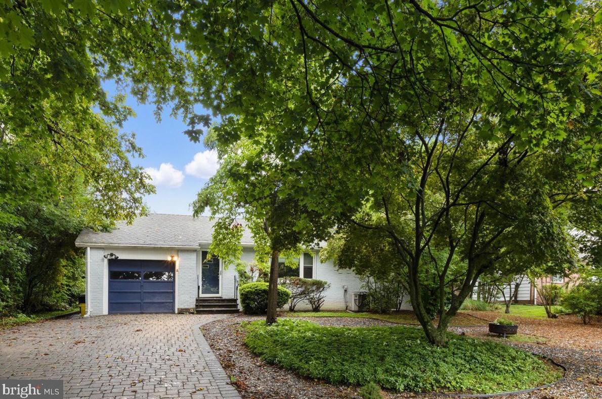 2 Lakeview Ave, Princeton, NJ 08540
