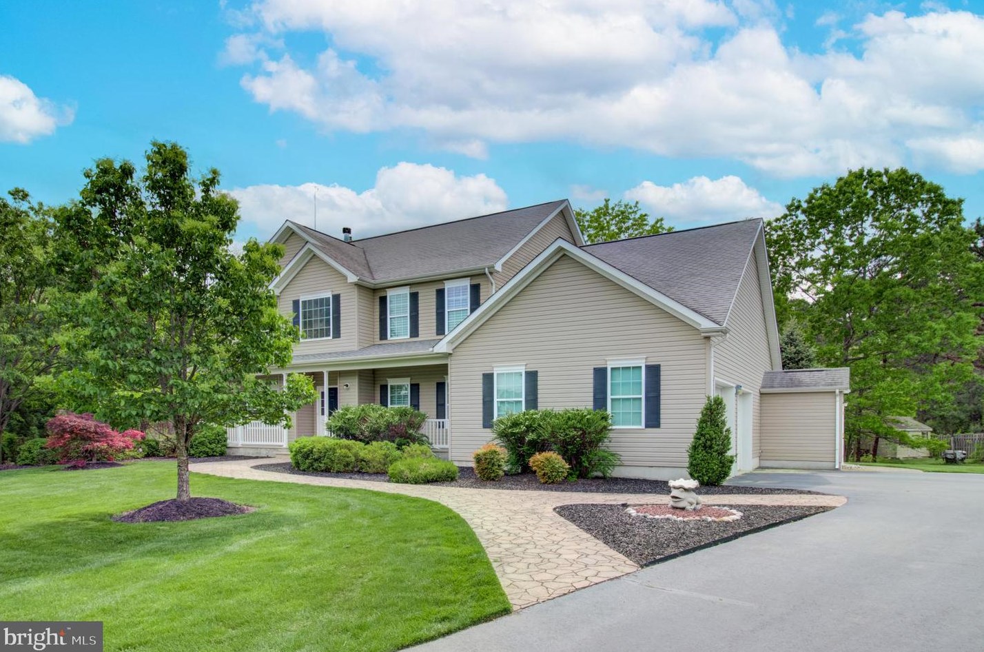 27 Imperial Ct, Monroe Twp, NJ 08831-2163
