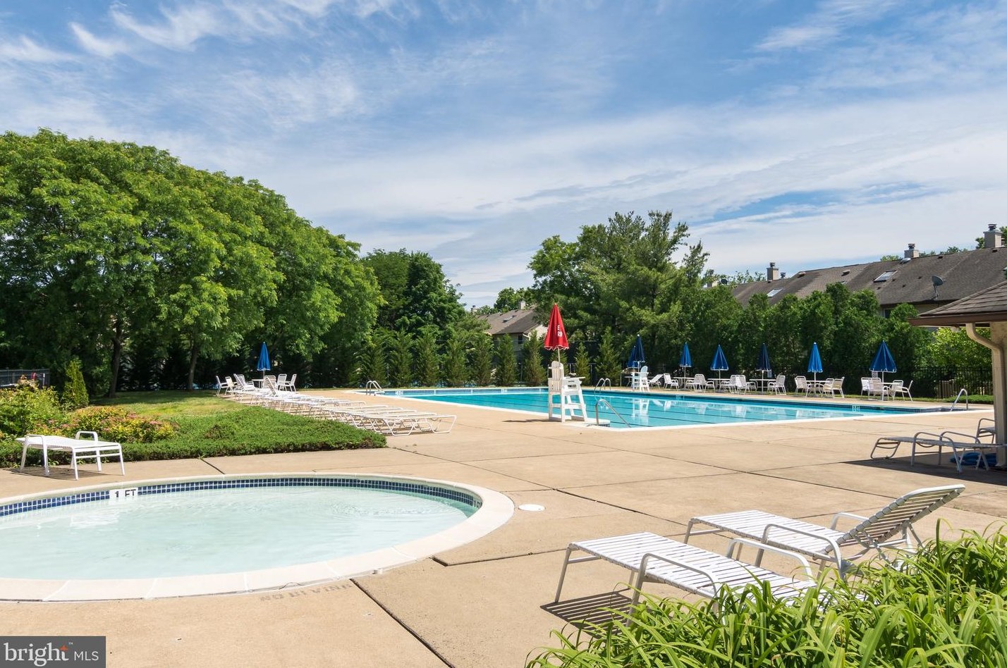 69 Thoreau Dr, Plainsboro NJ 08536-3034 exterior