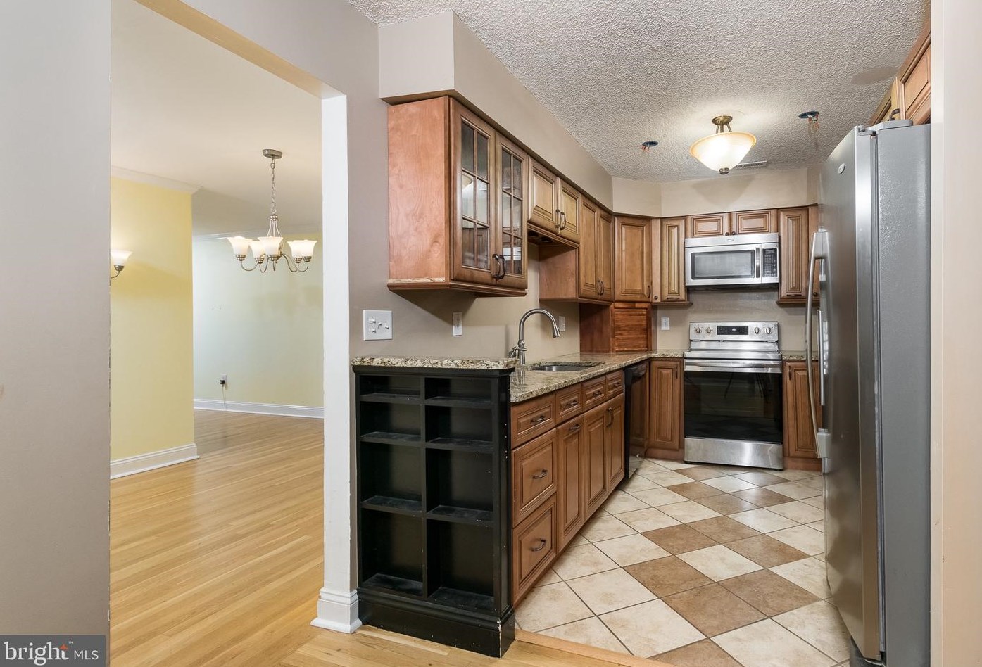 69 Thoreau Dr, Plainsboro NJ 08536-3034 exterior