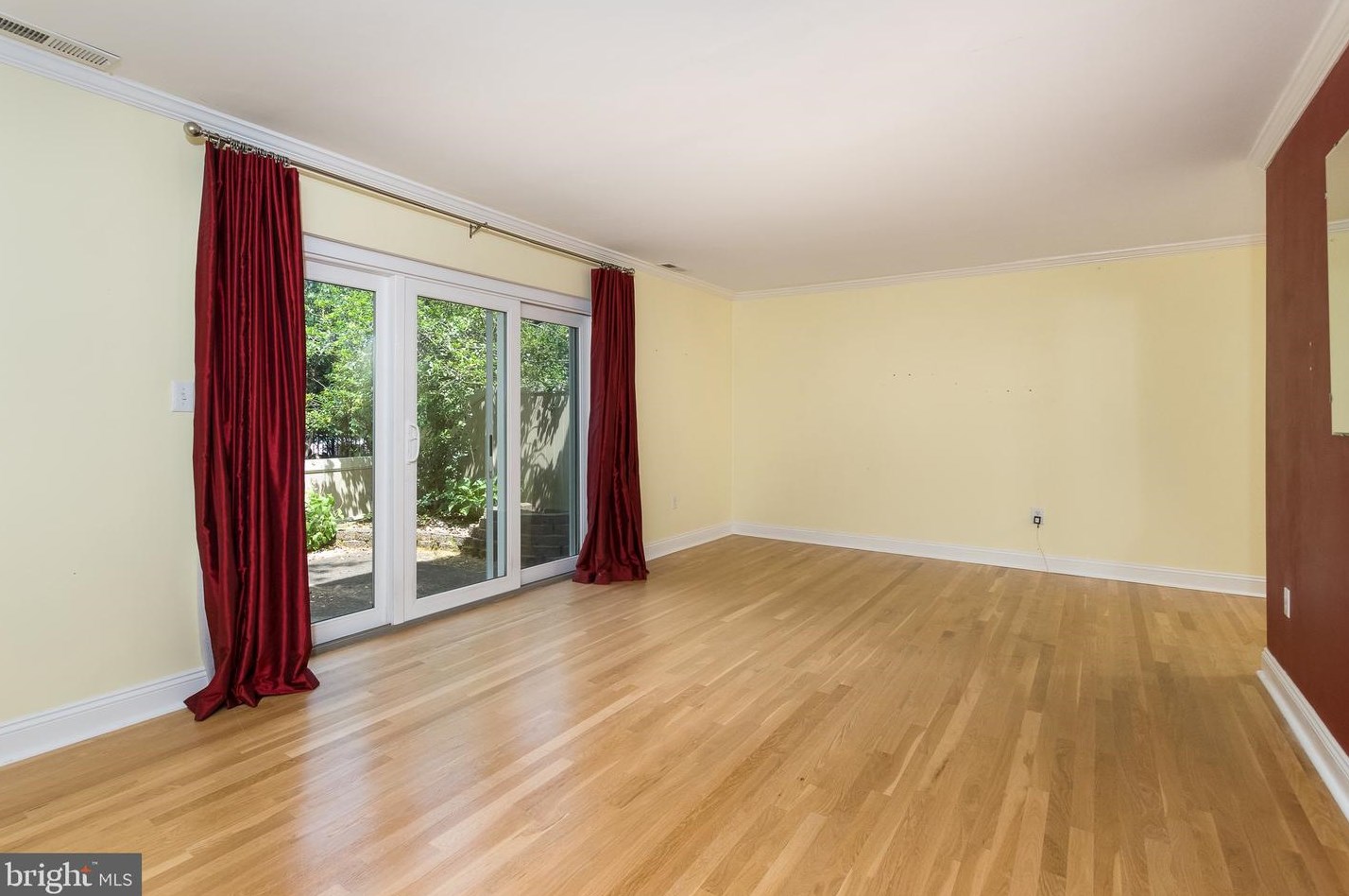 69 Thoreau Dr, Plainsboro NJ 08536-3034 exterior