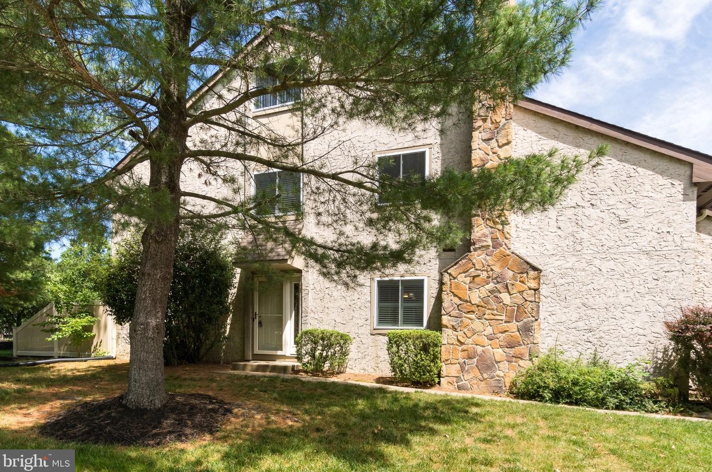 69 Thoreau Dr, Plainsboro NJ 08536-3034 exterior