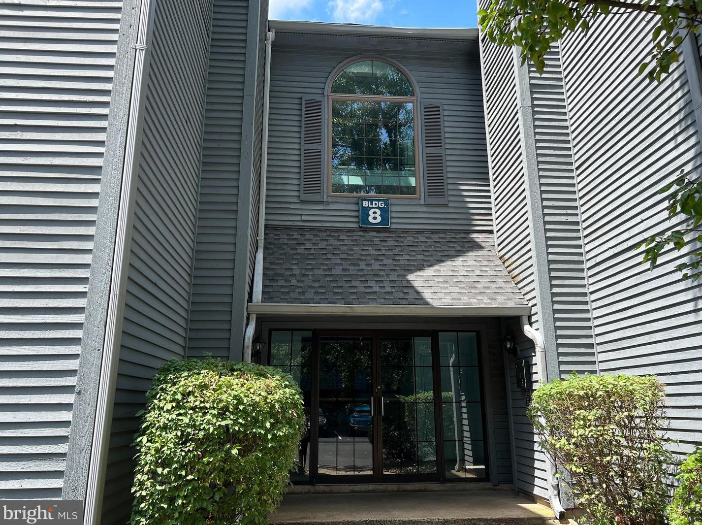 809 Woodhaven Dr, Edison, NJ 08817