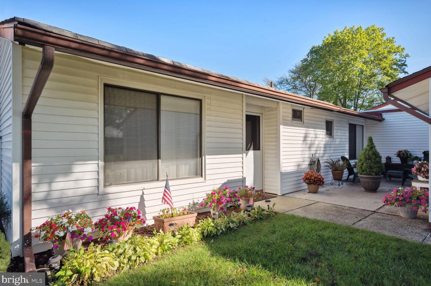 135 Chatham Dr, Monroe Twp, NJ 08831-5023