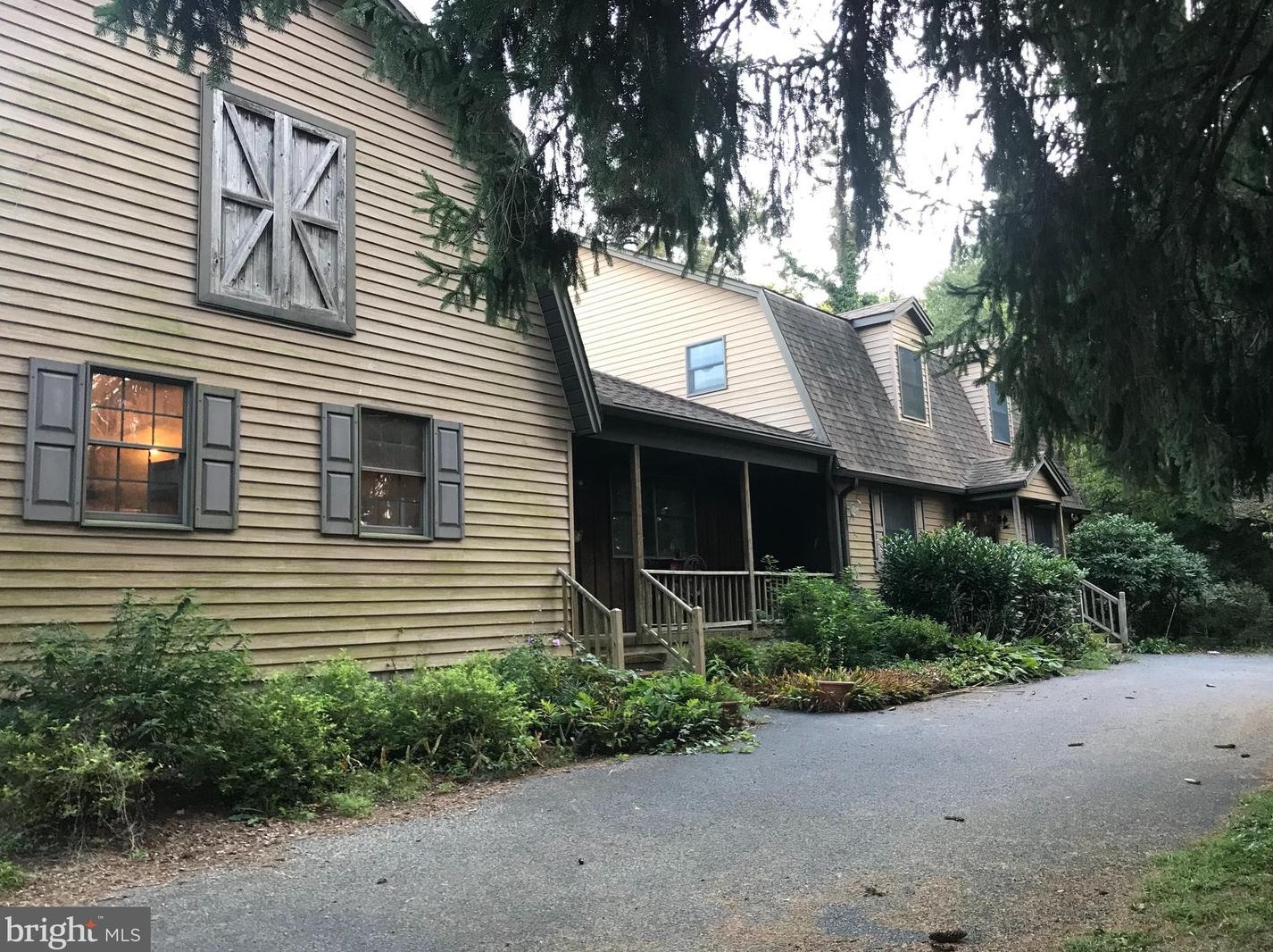 215 Federal Rd, Monroe Twp, NJ 08831-8016