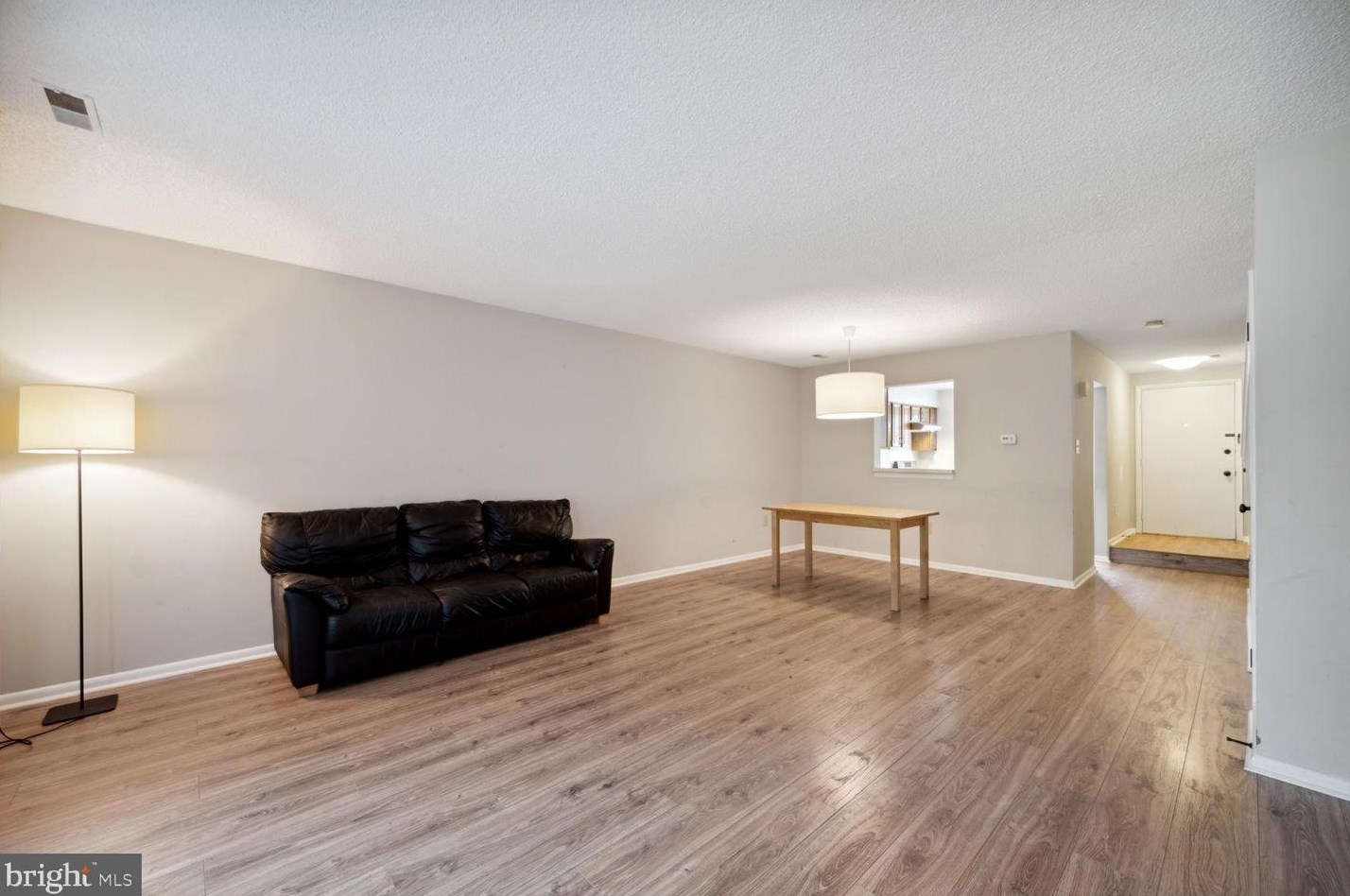 199 Hampshire Dr, Plainsboro NJ  08536-4343 exterior