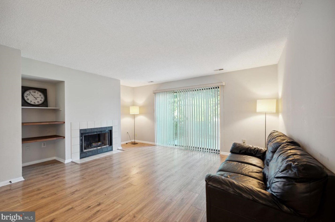 199 Hampshire Dr, Plainsboro, NJ 08536