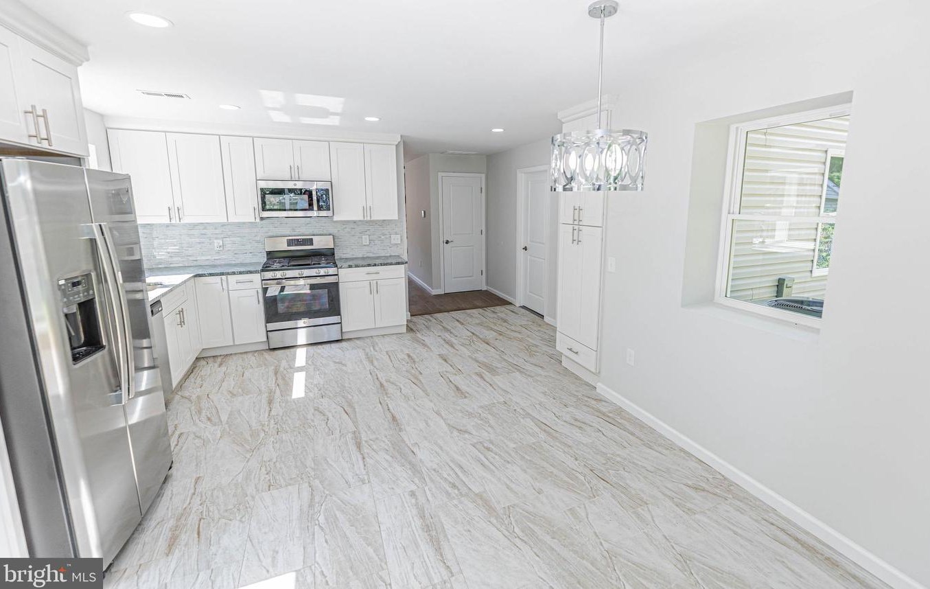 7 Sheridan St, Monroe Twp NJ  08831-1212 exterior