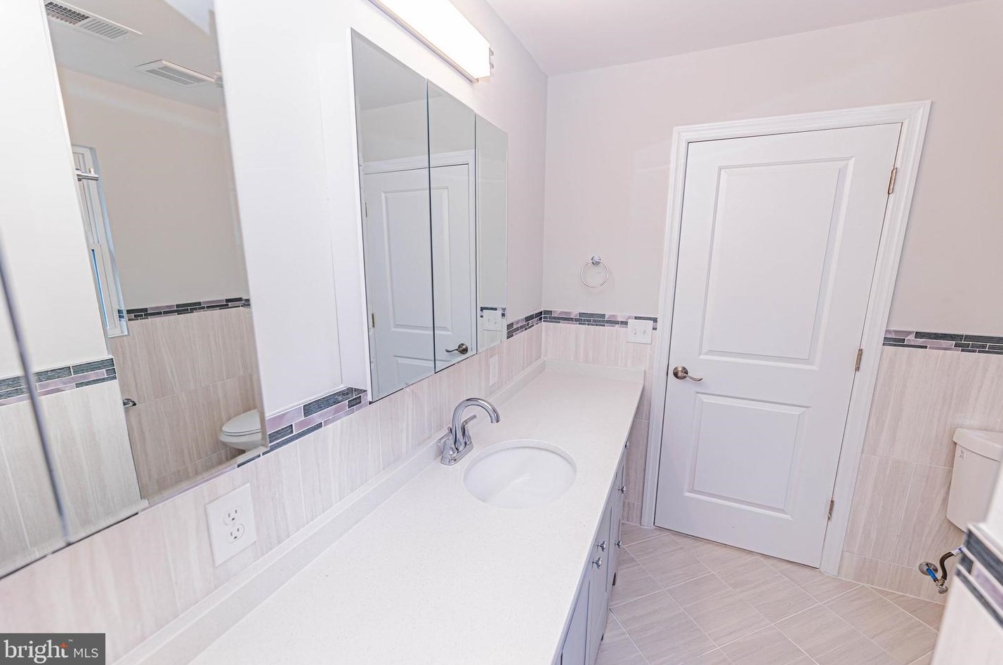 7 Sheridan St, Monroe Twp NJ  08831-1212 exterior
