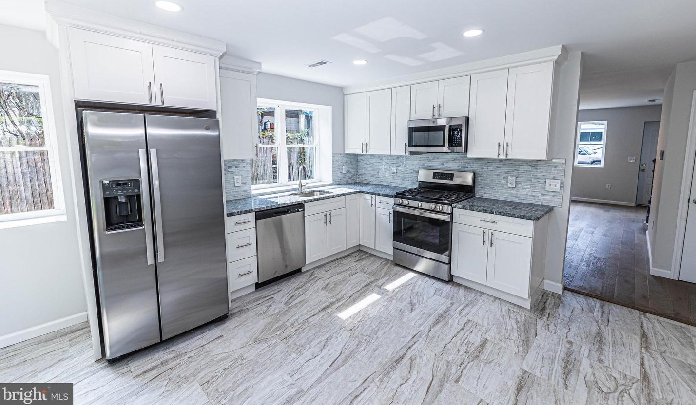 7 Sheridan St, Monroe Twp NJ  08831-1212 exterior