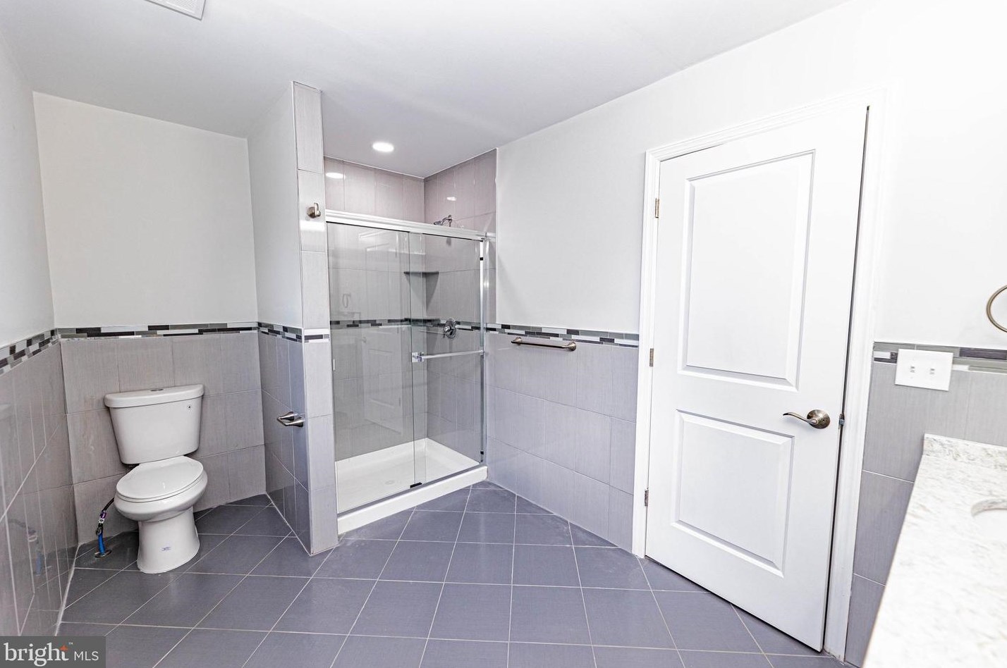7 Sheridan St, Monroe Twp NJ  08831-1212 exterior