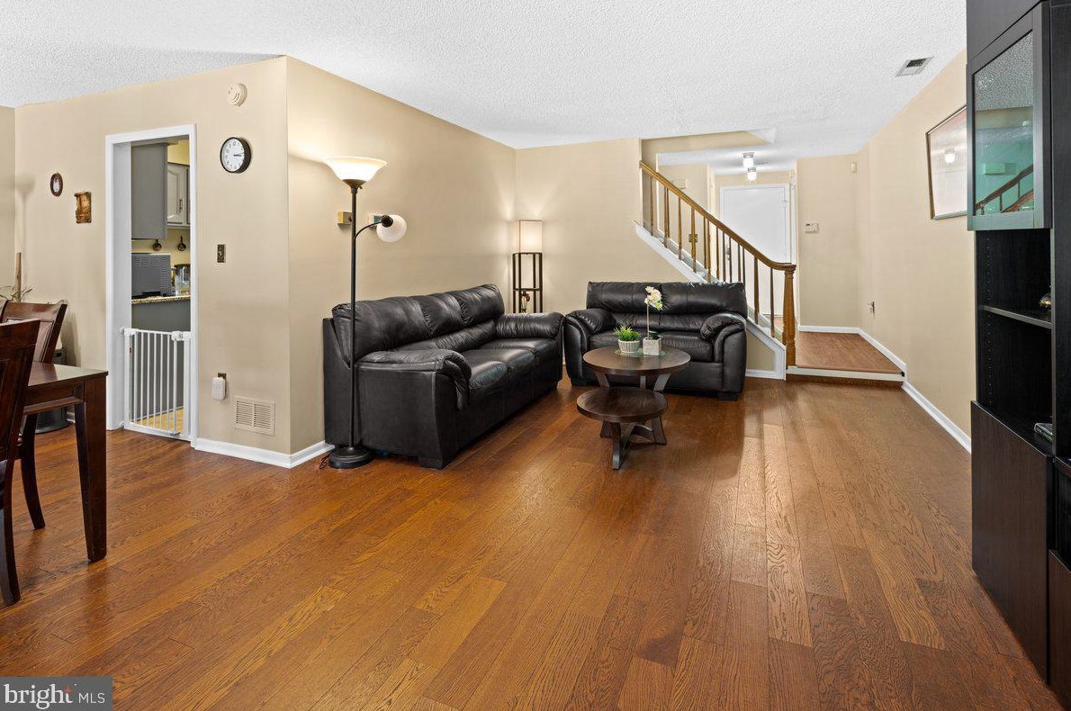 43 Thoreau Dr, Plainsboro NJ  08536-3020 exterior