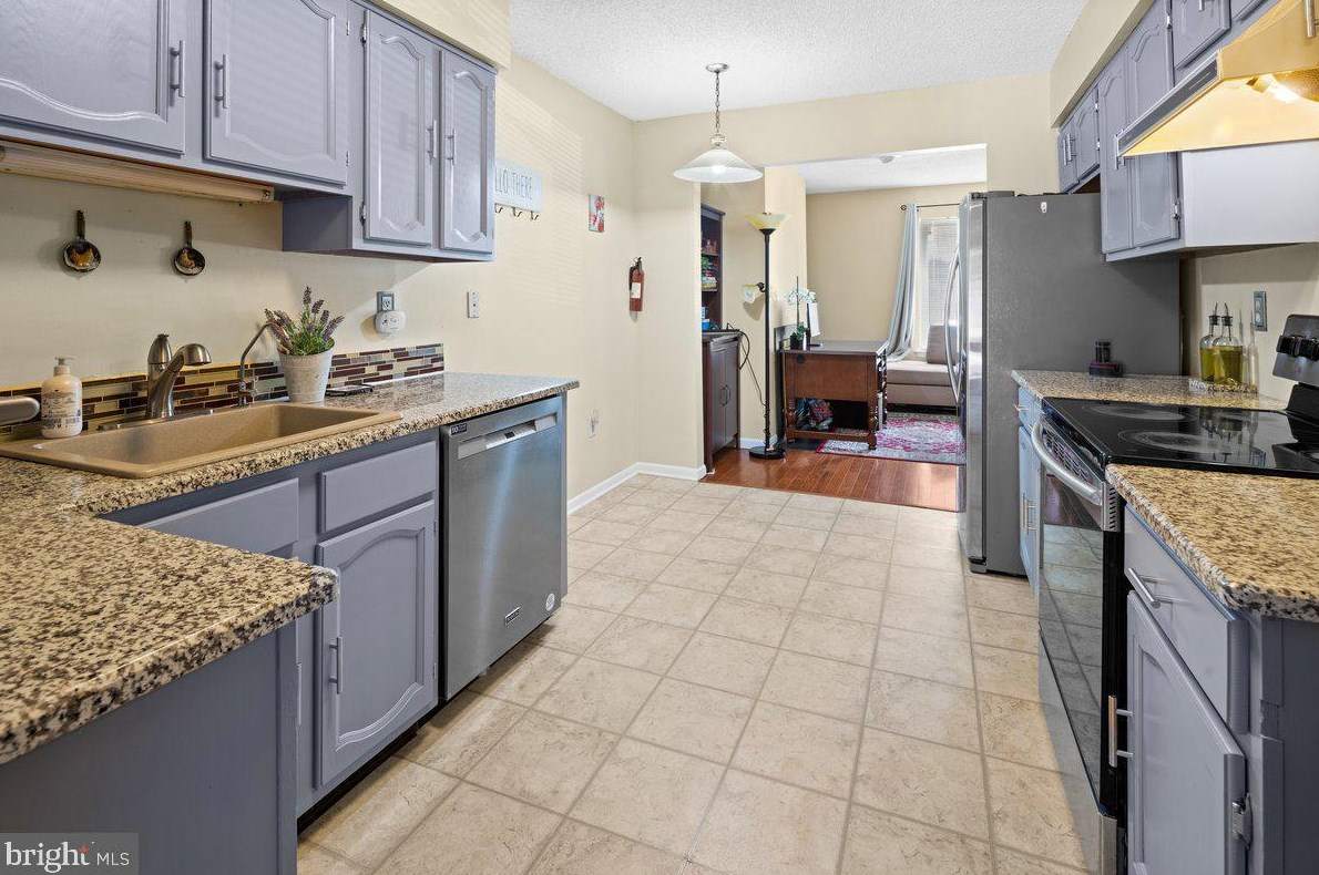 43 Thoreau Dr, Plainsboro NJ  08536-3020 exterior