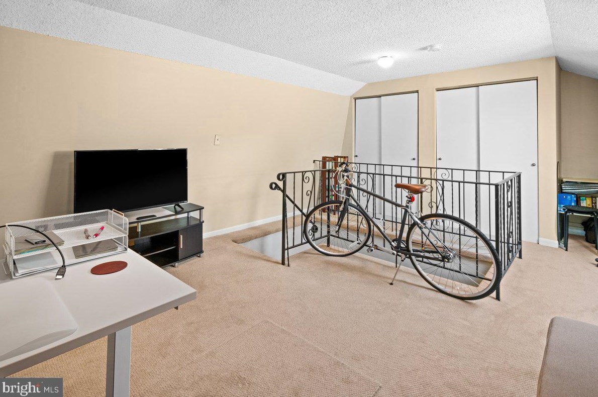 43 Thoreau Dr, Plainsboro NJ  08536-3020 exterior