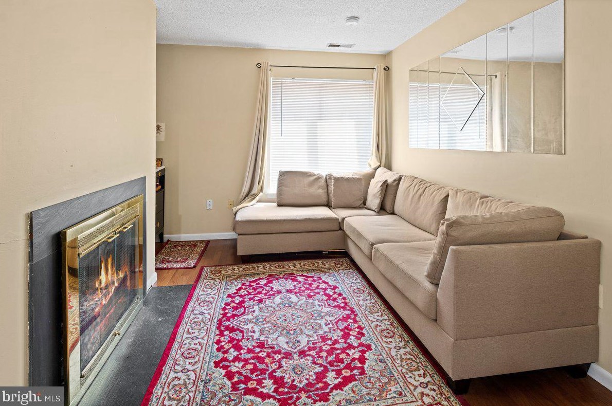 43 Thoreau Dr, Plainsboro NJ  08536-3020 exterior