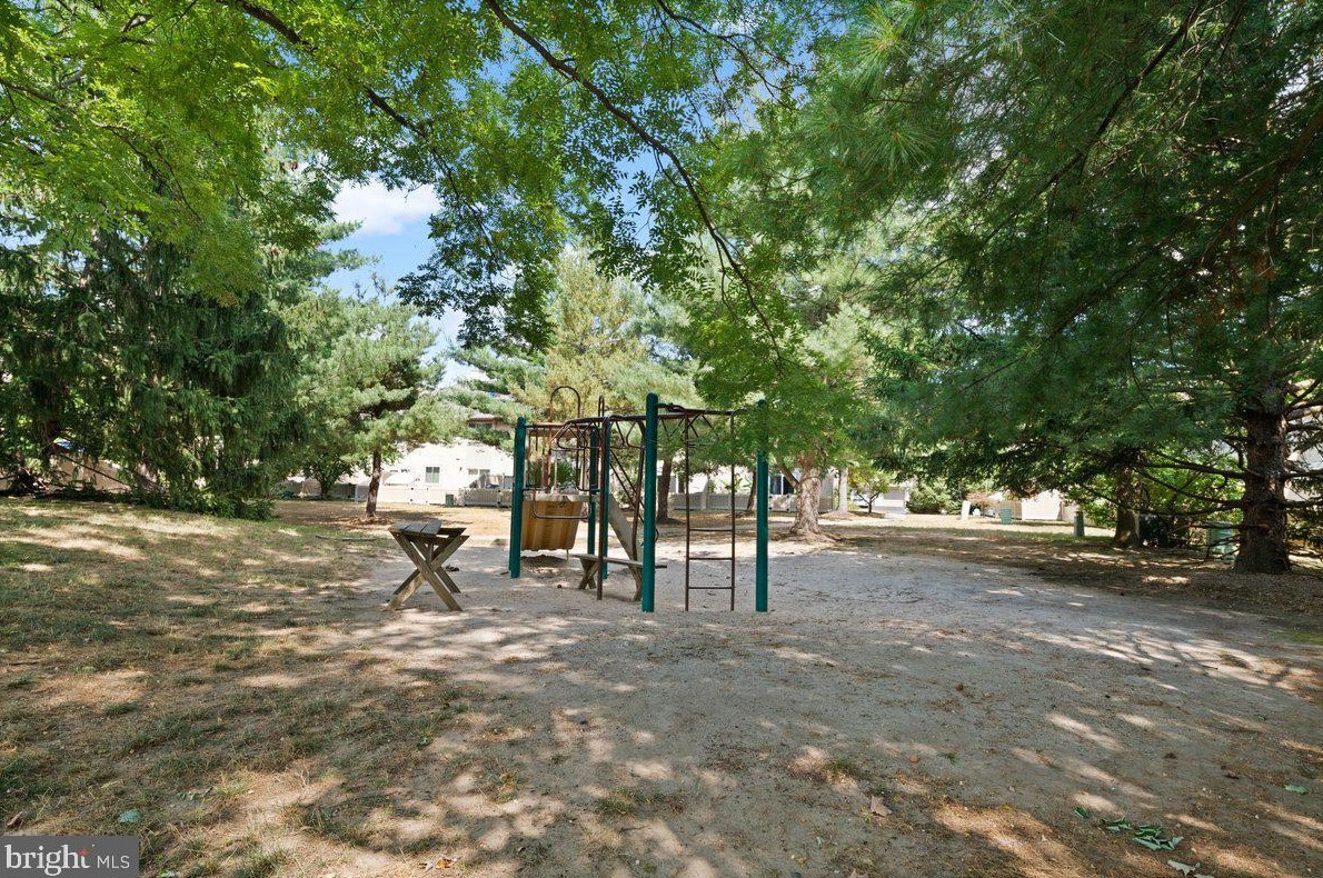 43 Thoreau Dr, Plainsboro NJ  08536-3020 exterior