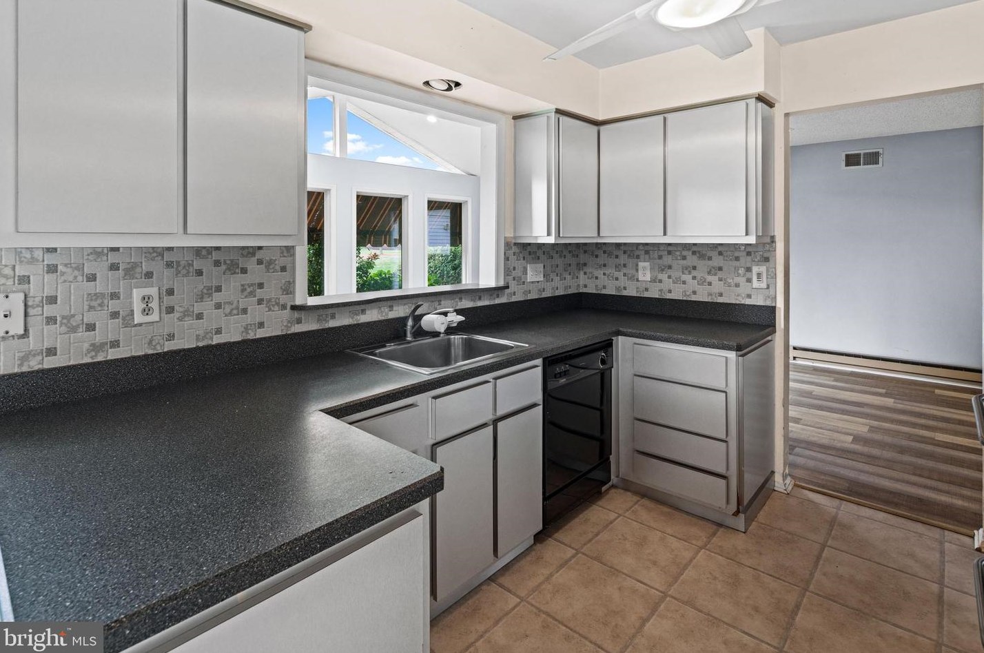 432 Andover Dr, Monroe Twp NJ 08831-7612 exterior