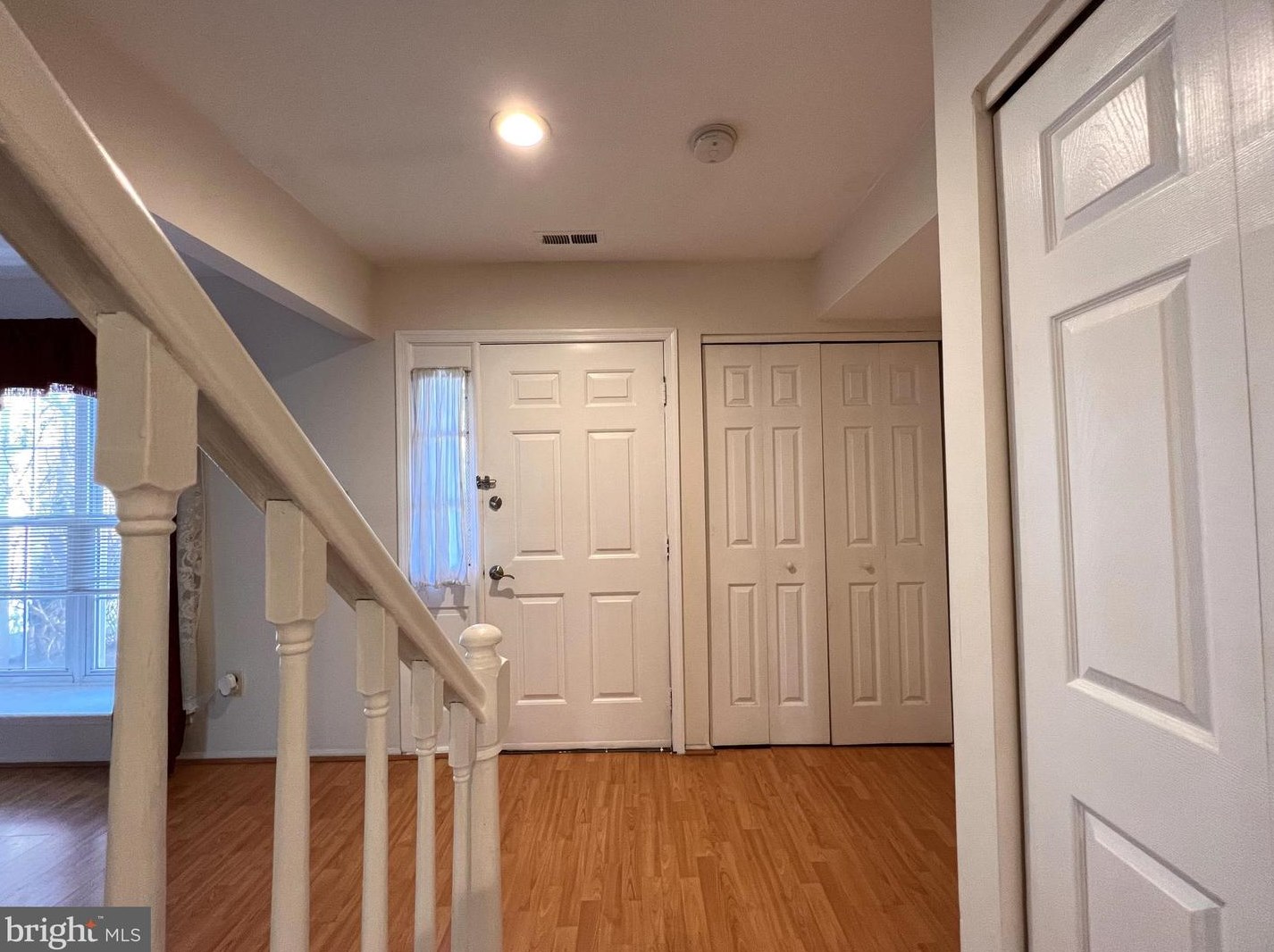 4 Pond View Dr, Plainsboro, NJ 08536