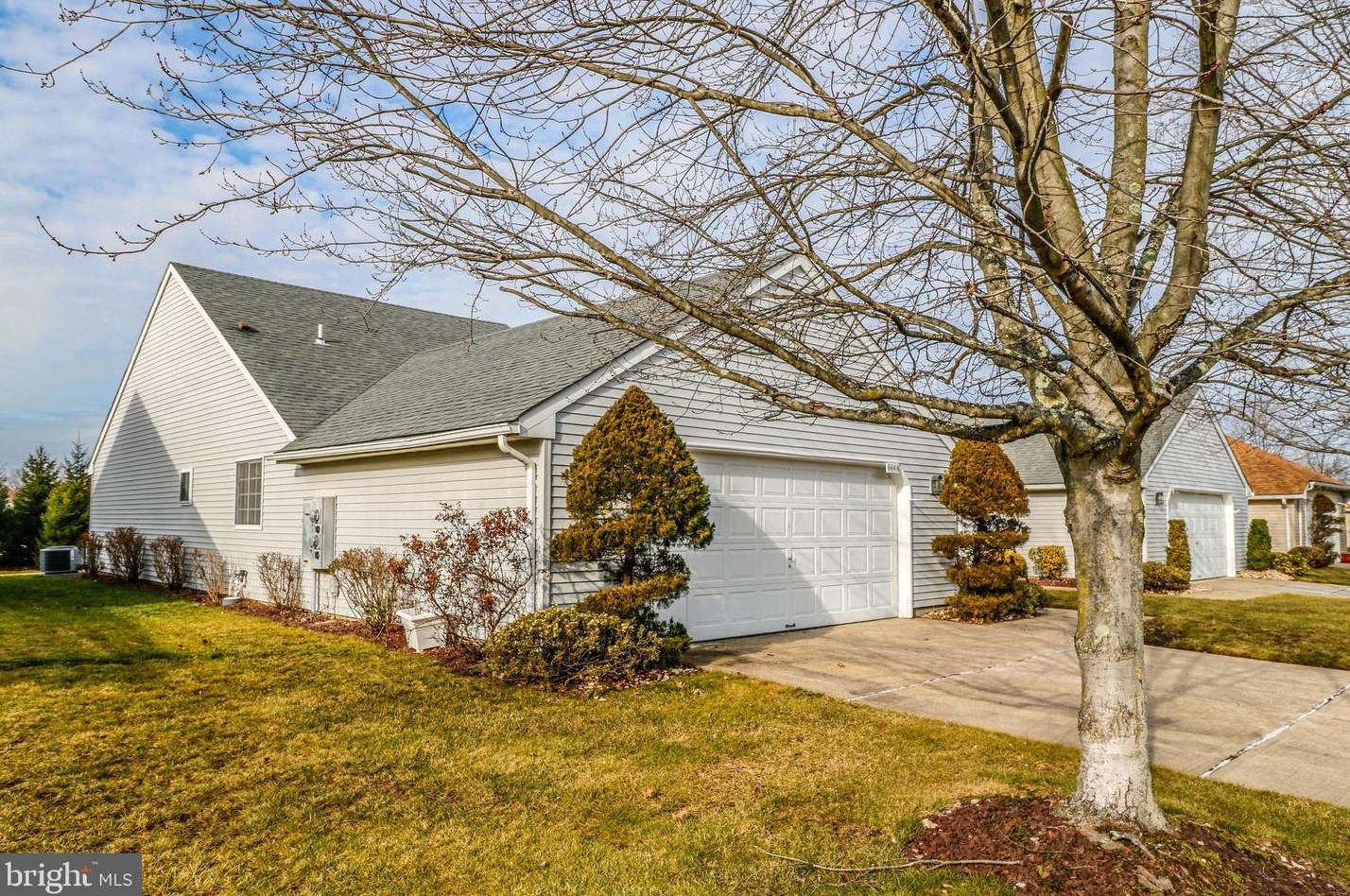 664 Azalea Plz, Monroe Twp, NJ 08831-5212
