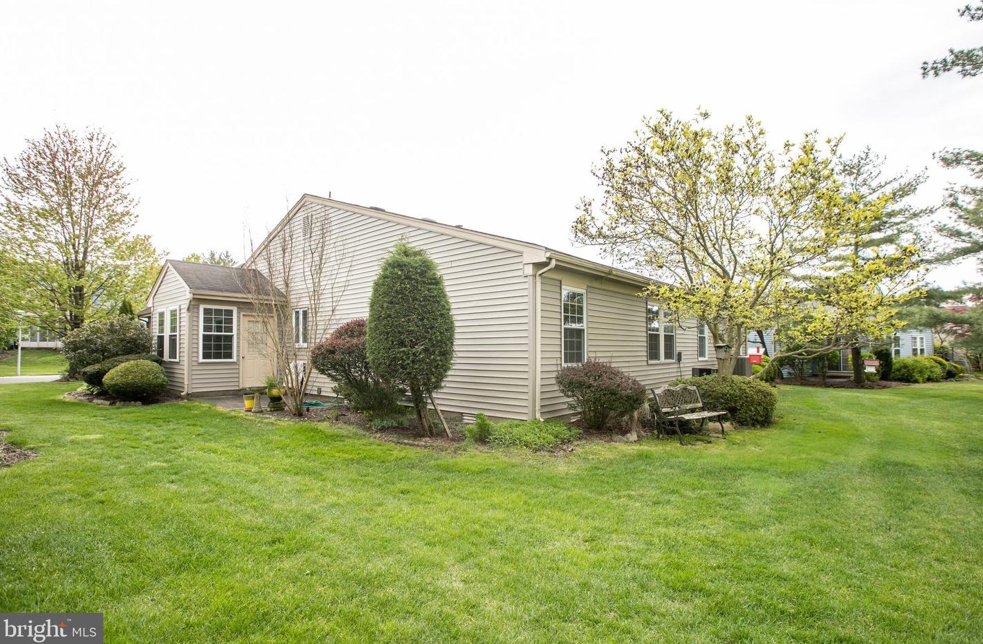 6 James Monroe Dr, Monroe Twp, NJ 08831