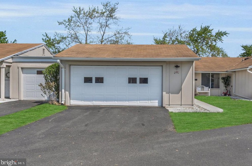 27 Larch Plz, Monroe Twp, NJ 08831-5066