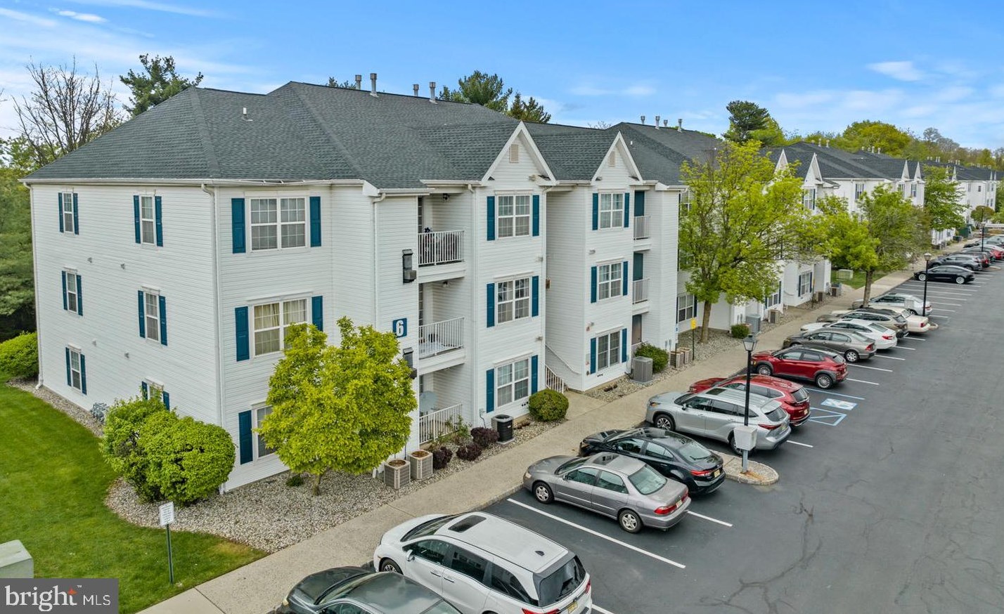 618 Waterford Dr, Edison, NJ 08817