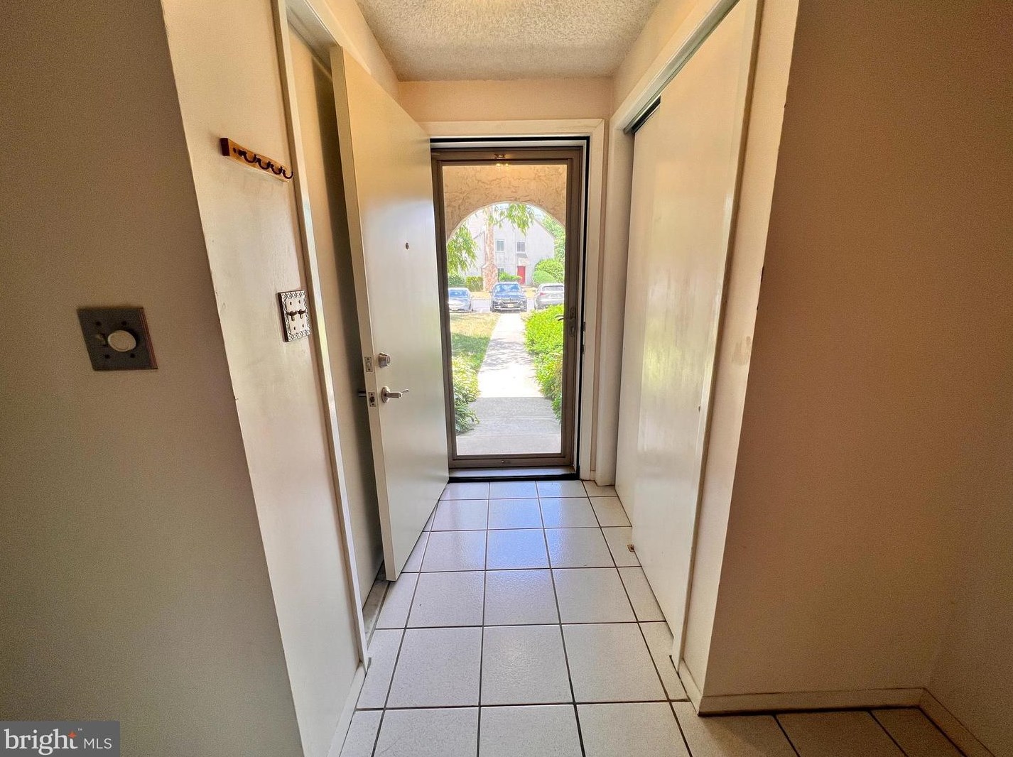 28 Thoreau Dr, Plainsboro, NJ 08536