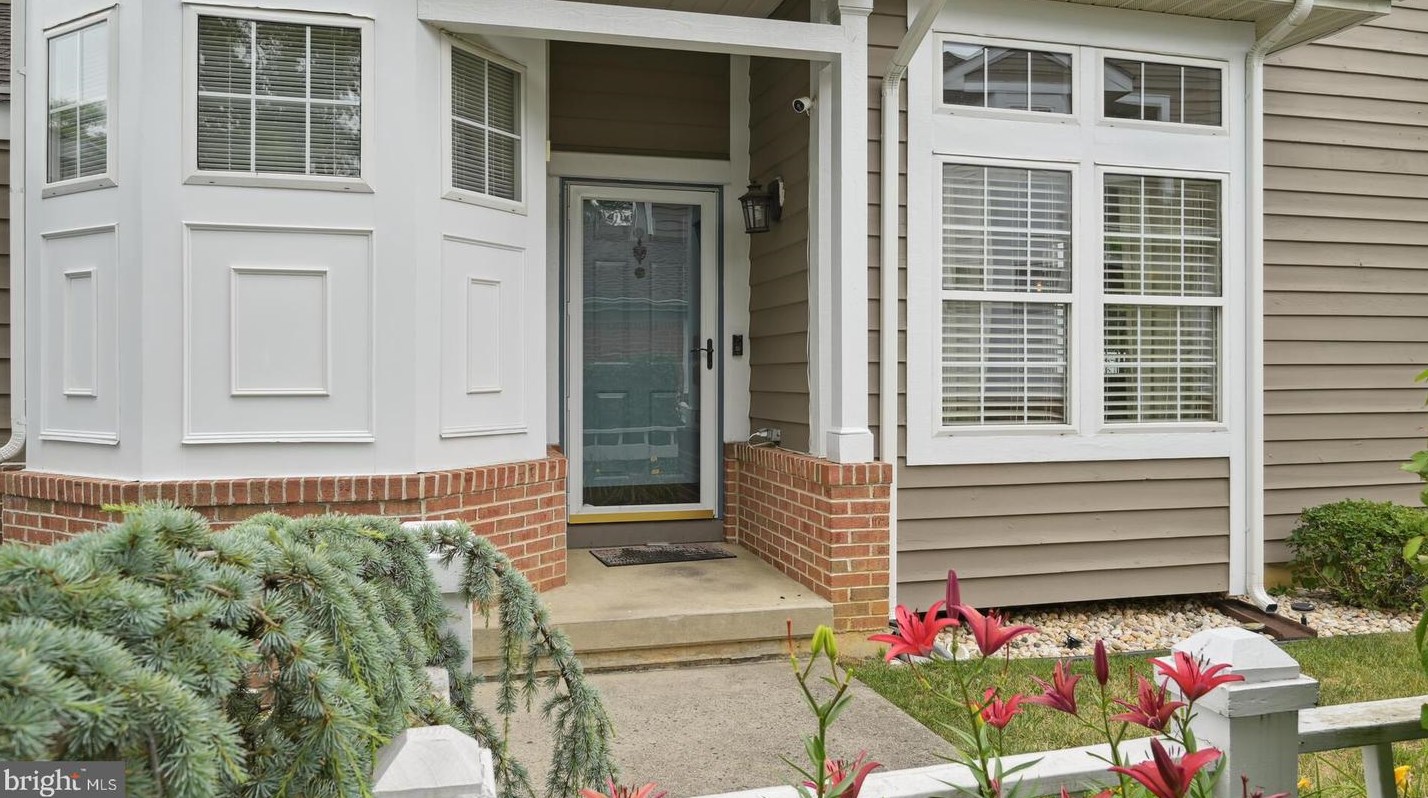 22 Cypress Point Ln, Monroe Twp, NJ 08831