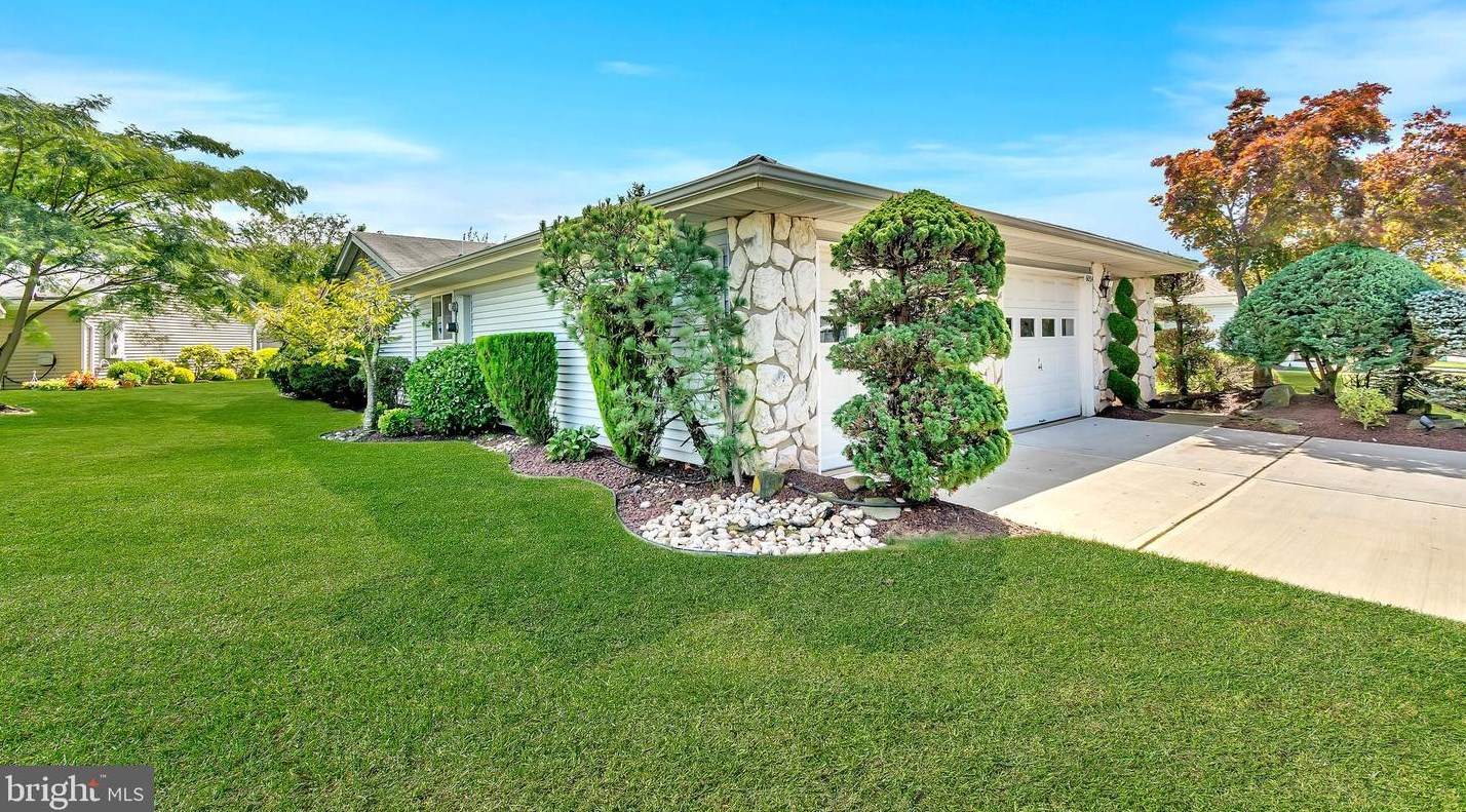 605 Madison Dr, Monroe Twp, NJ 08831-5239