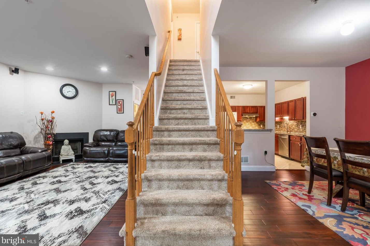 99 Forest Dr, Piscataway, NJ 08854-2275