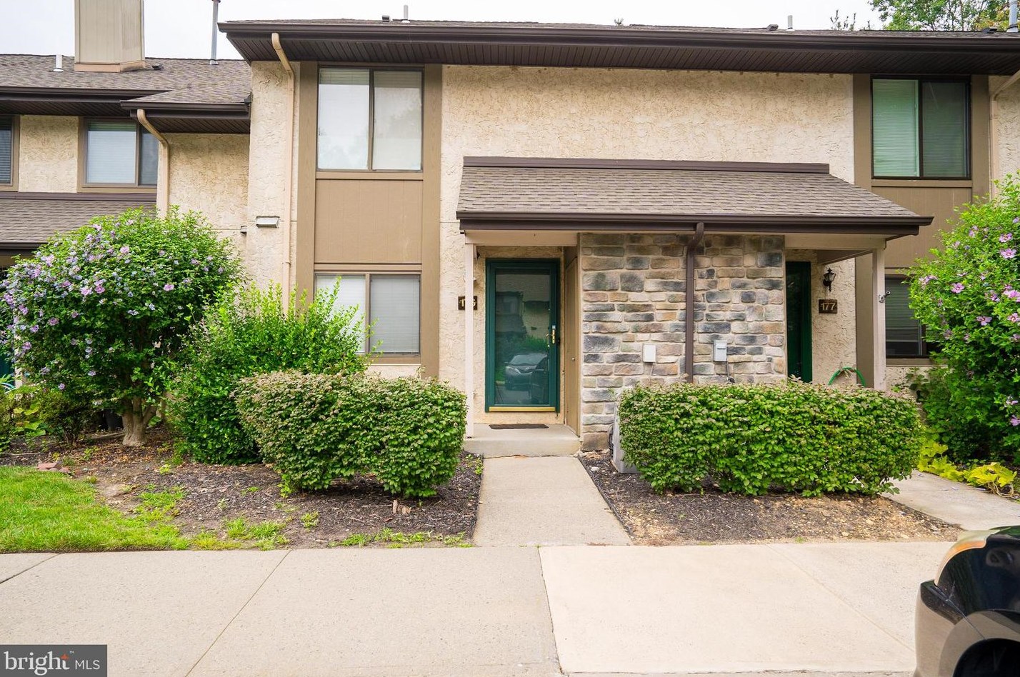 176 Hampshire Dr, Plainsboro, NJ 08536