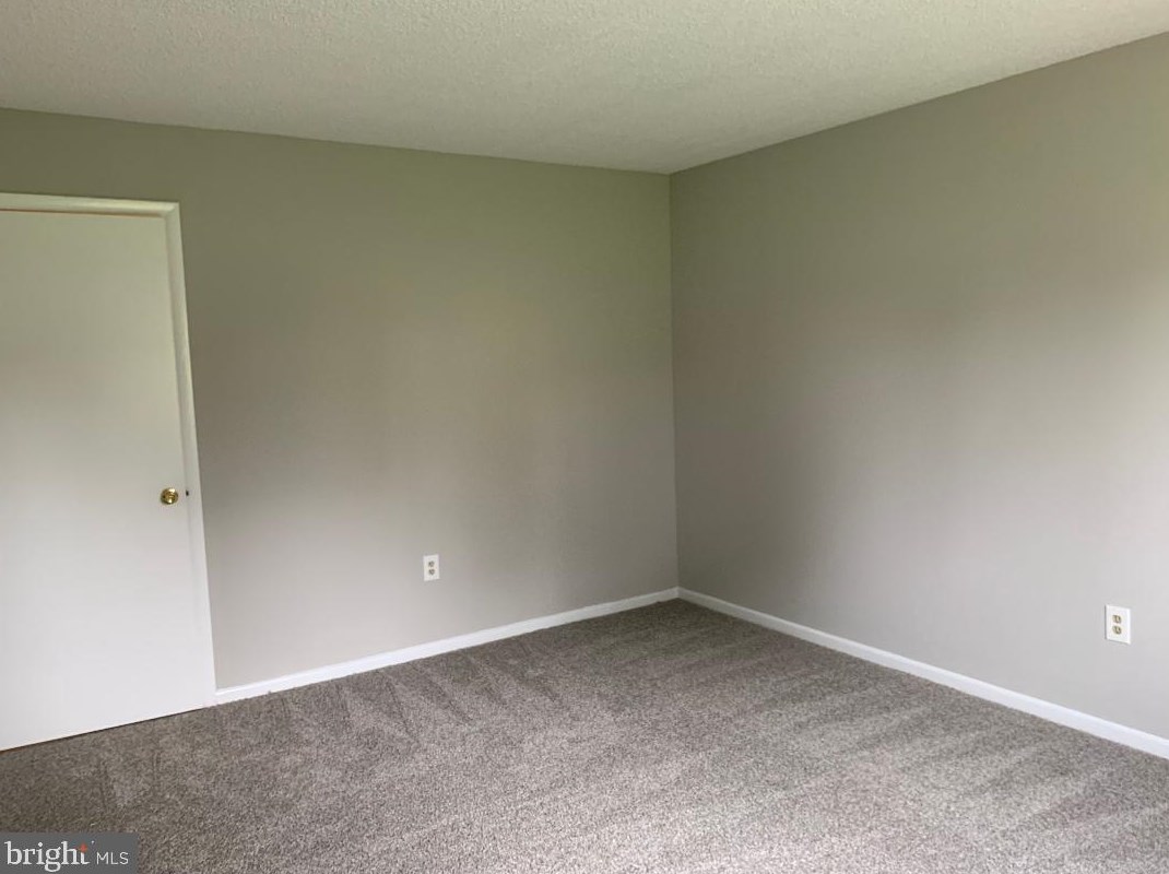 8111 Tamarron Dr, Plainsboro NJ  08536-4340 exterior