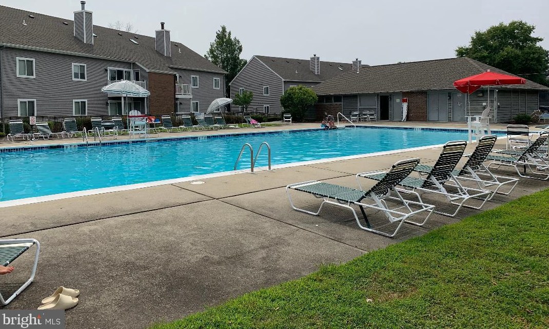 8111 Tamarron Dr, Plainsboro NJ  08536-4340 exterior