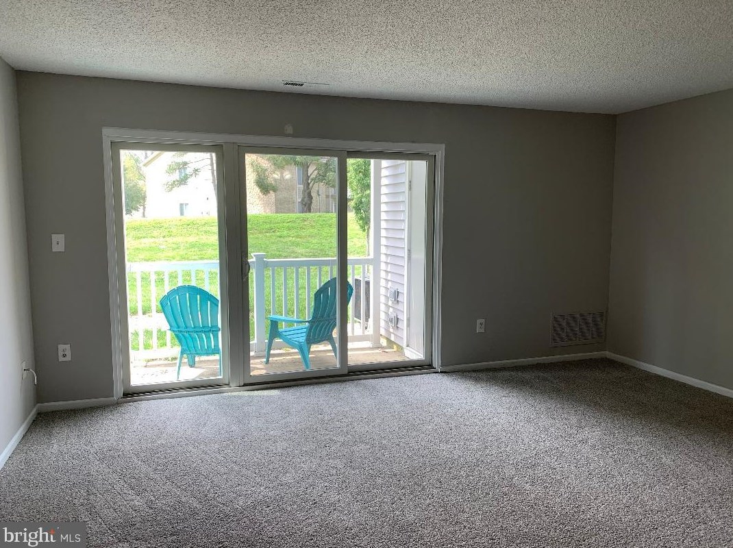 8111 Tamarron Dr, Plainsboro NJ  08536-4316 exterior