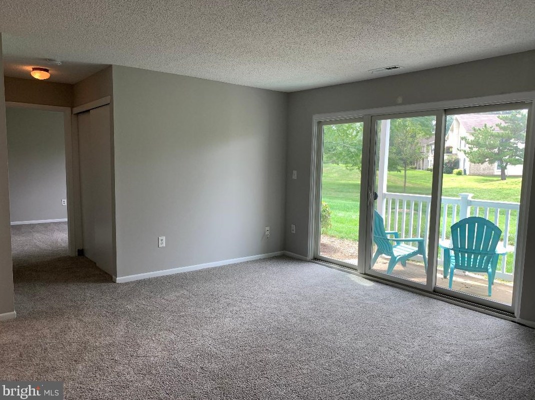 8111 Tamarron Dr, Plainsboro NJ  08536-4340 exterior