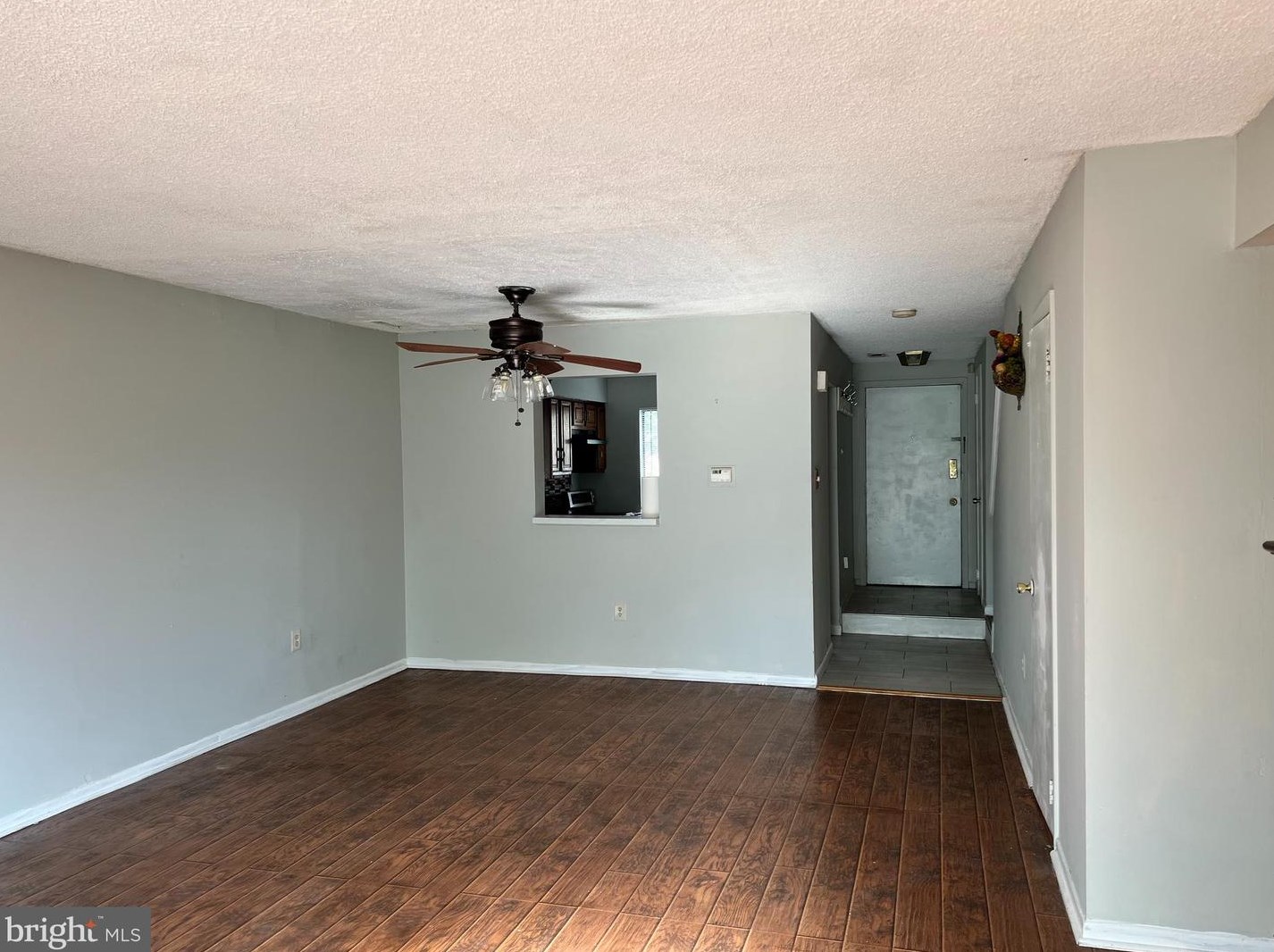 24 Hampshire Dr, Plainsboro, NJ 08536-4310