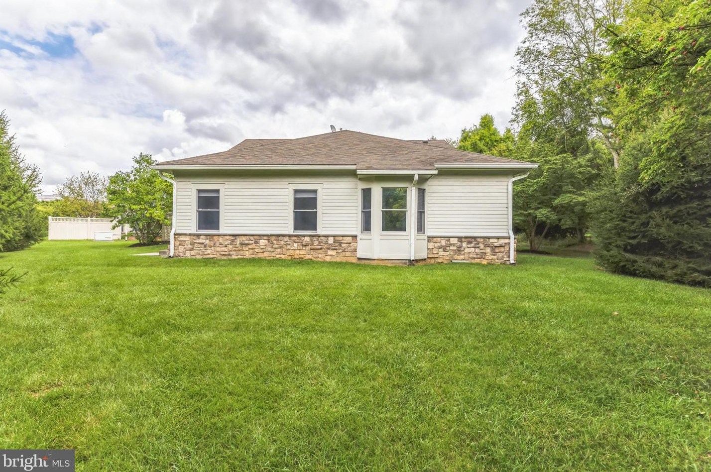 9 Empress Ct, Princeton, NJ 08540