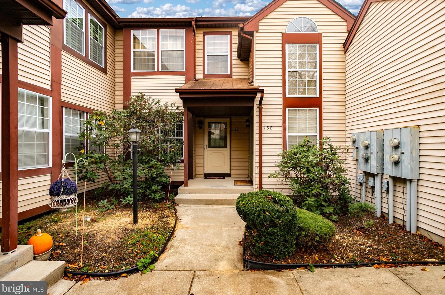 13 Canterbury Dr, Monroe Twp, NJ 08831