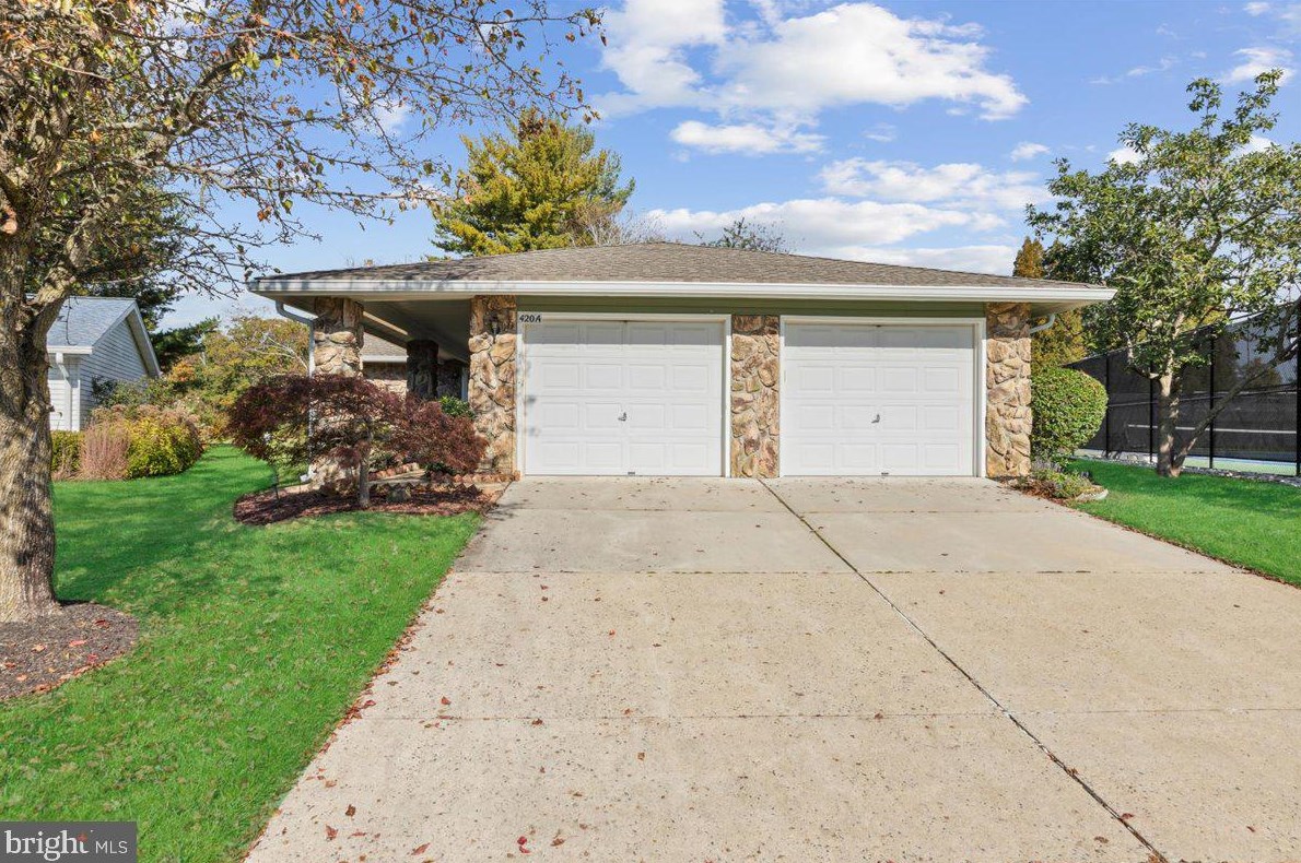 420 Andover Dr, Monroe Twp NJ 08831-7612 exterior