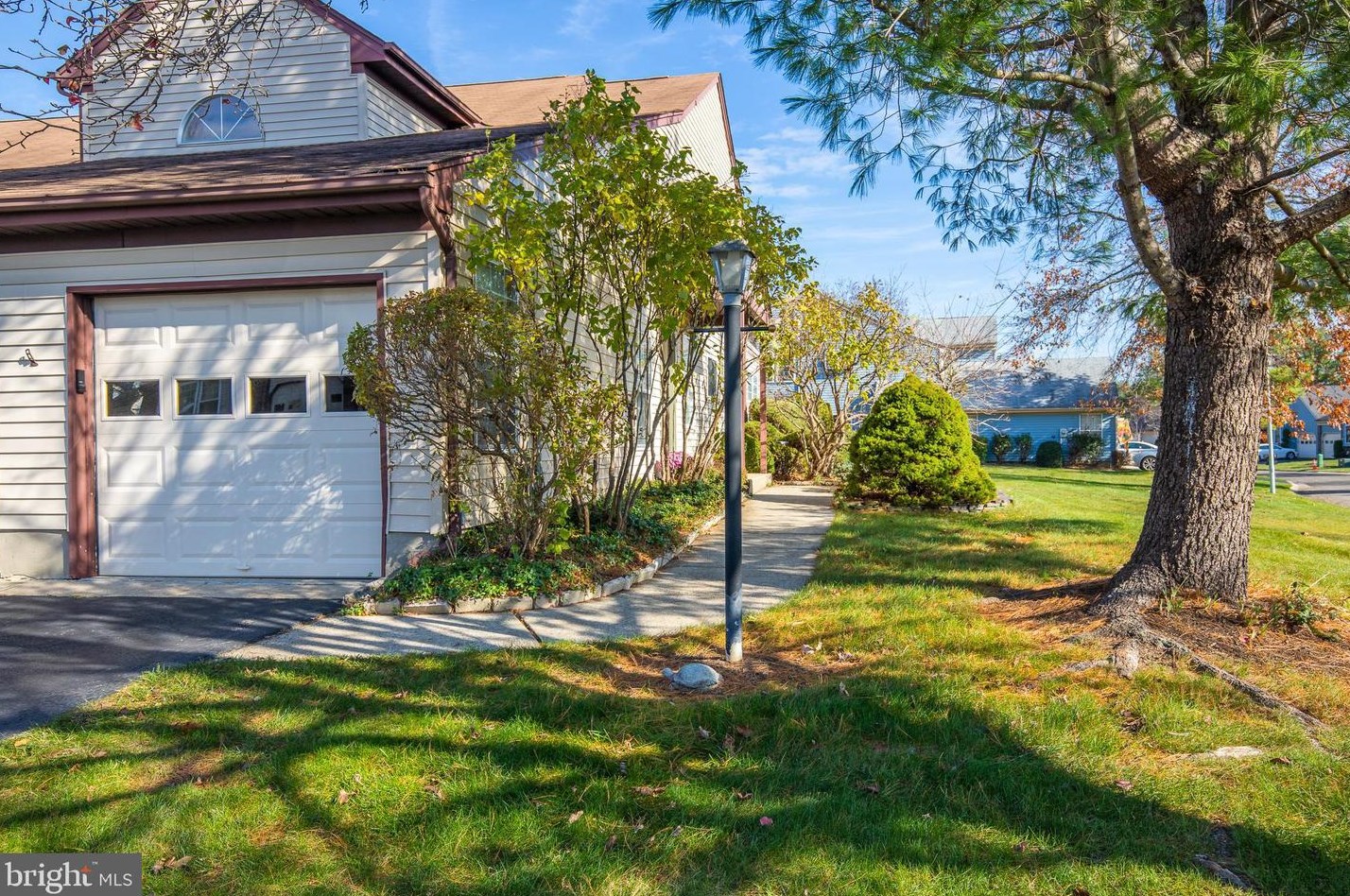59 Yorkshire Dr, Monroe Twp, NJ 08831