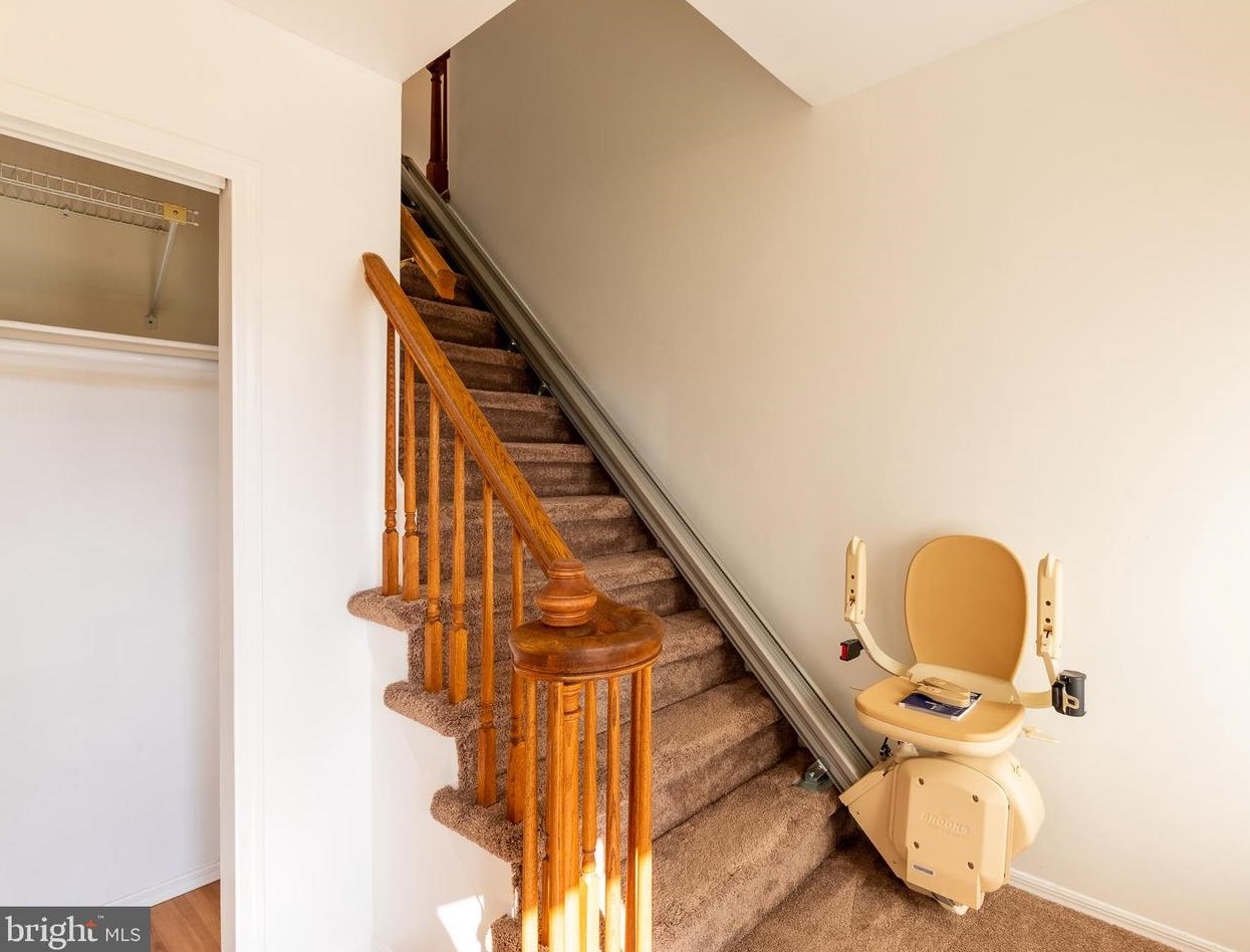 59 Yorkshire Dr, Monroe Twp NJ  08831-4942 exterior