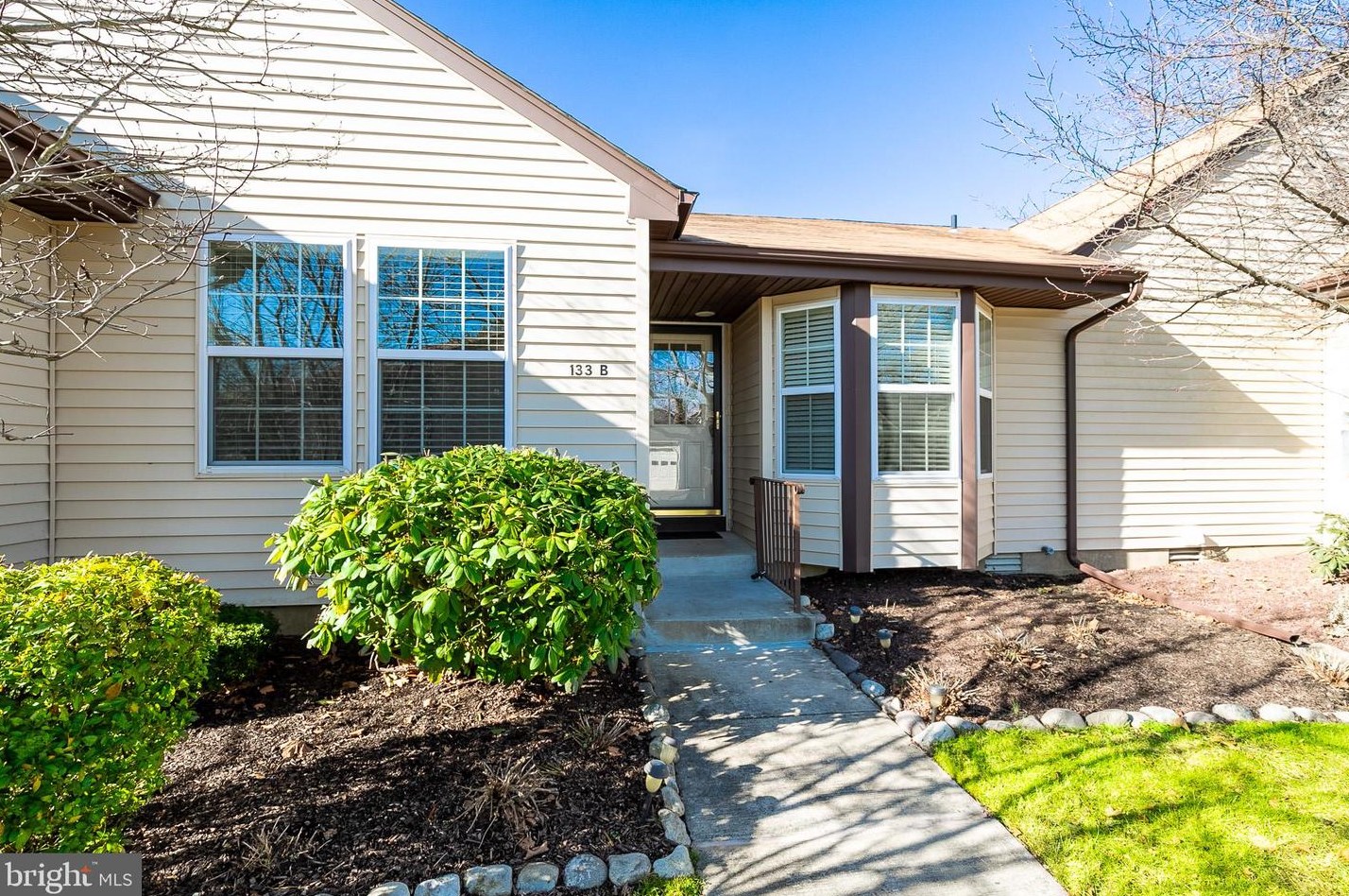 133 Concordia Cir, Monroe Twp NJ  08831-5434 exterior