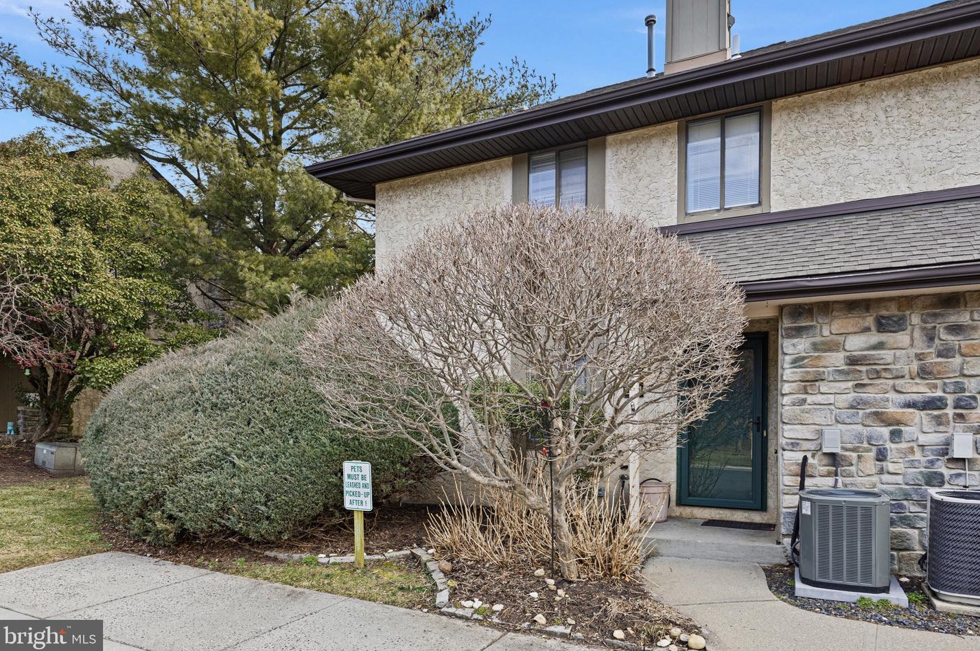 201 Hampshire Dr, Plainsboro, NJ 08536